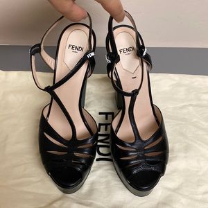 Fendi black leather pump platform
